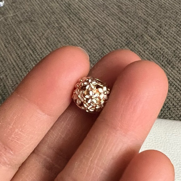 Retired Pandora Rose Gold Darling Daisy Meadow Bead Charm - Picture 2 of 5
